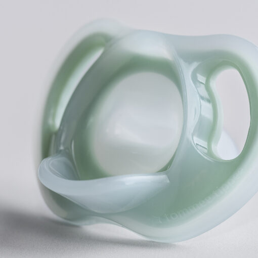 Tommee Tippee Ultra-Light Silicone Soother - Image 4
